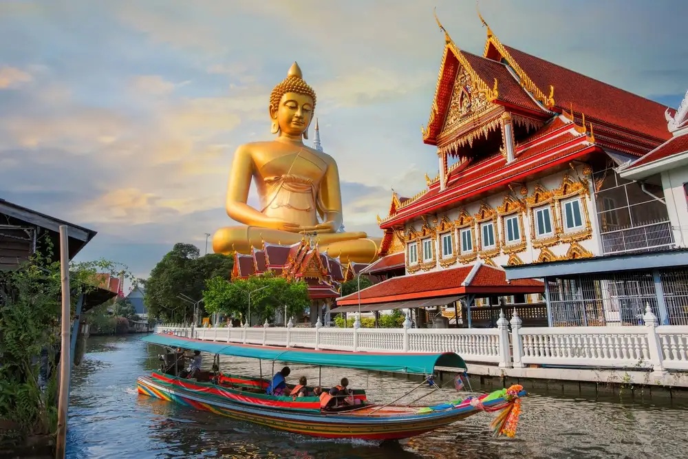 Featured image of post Bangkok on a Budget: The Complete Backpacker's Guide