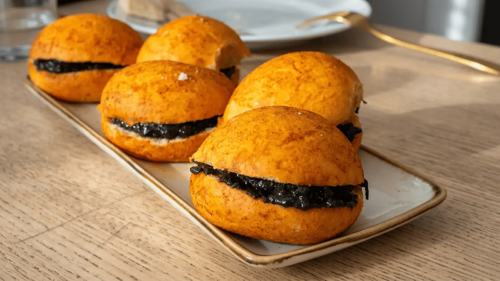 Ochíos de Baeza – traditional Jaén olive oil bread with sugar and anise, authentic Andalusian pastry Ochíos de Baeza – traditional Jaén olive oil bread with sugar and anise, authentic Andalusian pastry